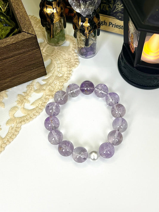 Lavender Amethyst Pearl Bracelet: Pale lavender amethyst crystals combined with smooth pearls.
