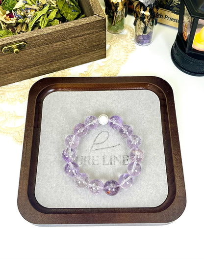 Lavender Amethyst Pearl Bracelet: Pale lavender amethyst crystals combined with smooth pearls.