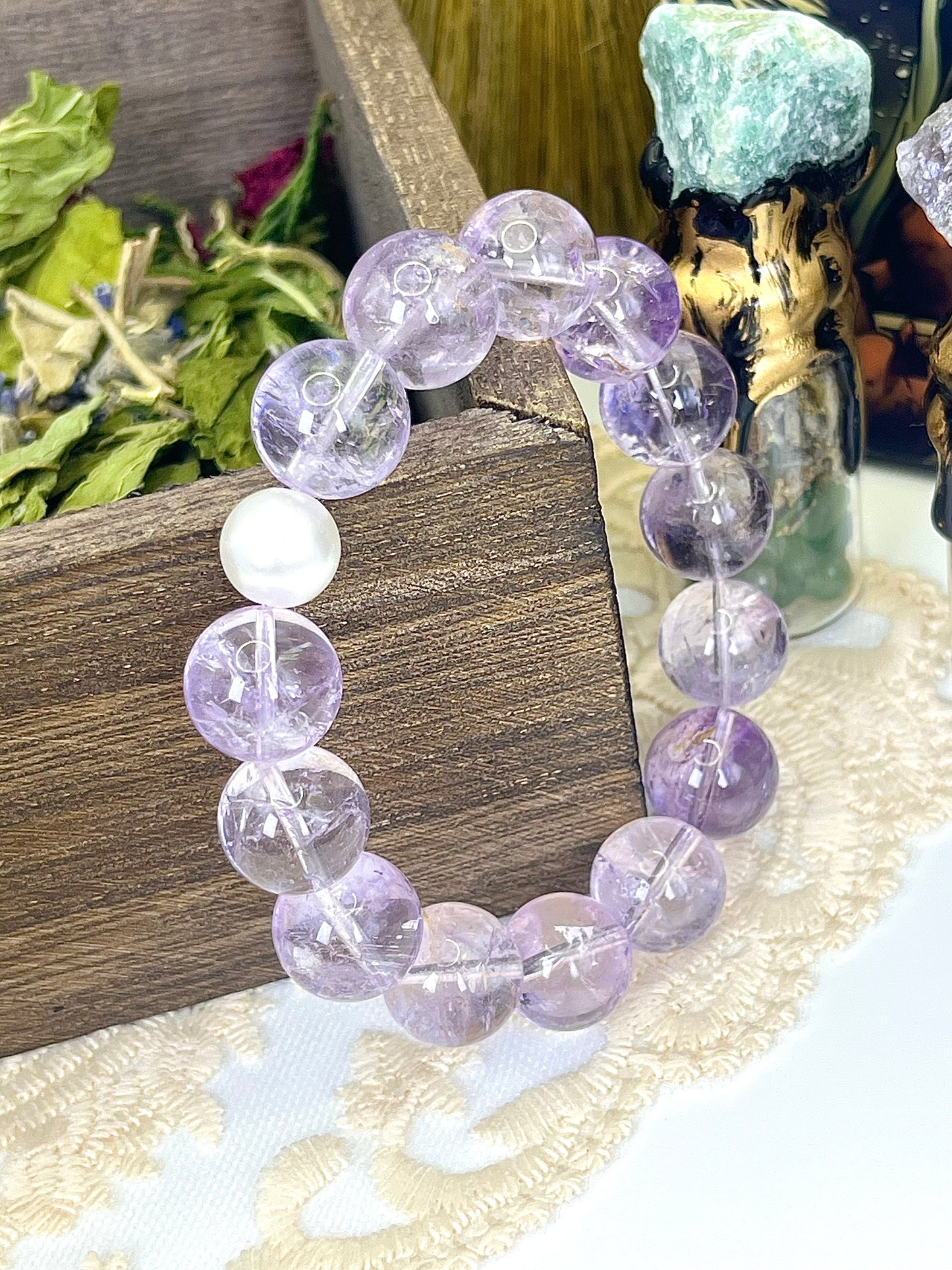 Lavender Amethyst Pearl Bracelet: Pale lavender amethyst crystals combined with smooth pearls.