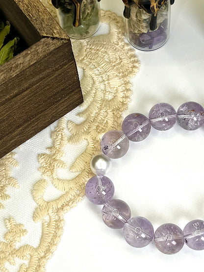 Lavender Amethyst Pearl Bracelet: Pale lavender amethyst crystals combined with smooth pearls.