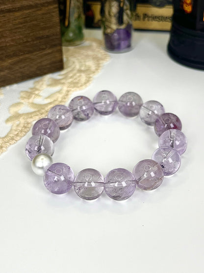 Lavender Amethyst Pearl Bracelet: Pale lavender amethyst crystals combined with smooth pearls.