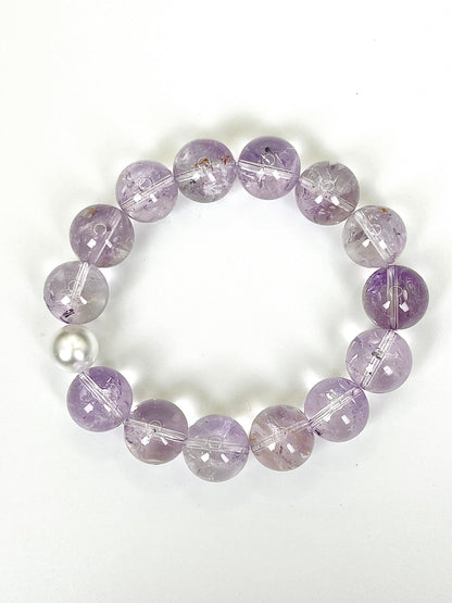 Lavender Amethyst Pearl Bracelet: Pale lavender amethyst crystals combined with smooth pearls.